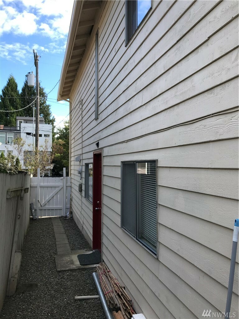 Property Photo:  10523 Whitman Ave N  WA 98133 