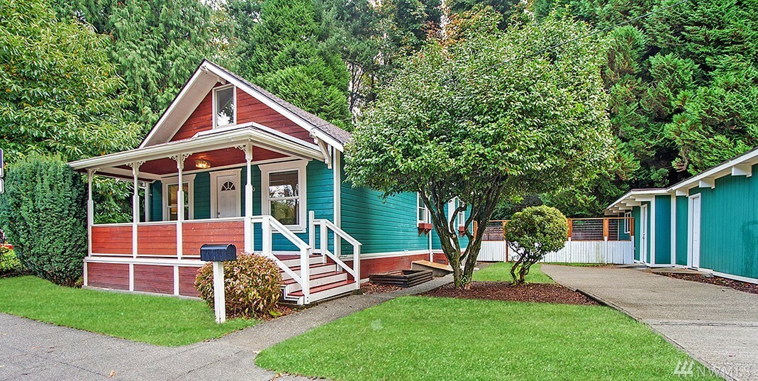 Property Photo:  330 Front St S  WA 98027 