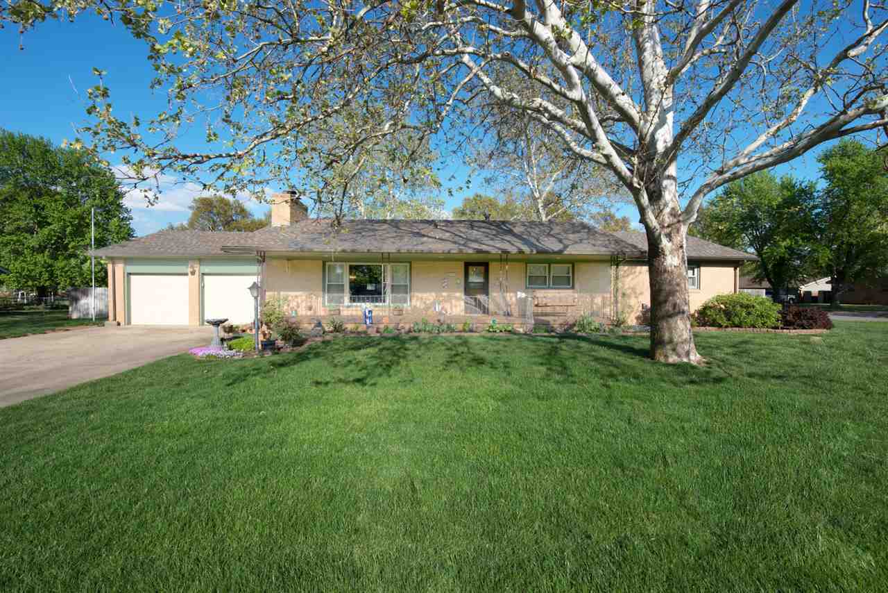 Property Photo:  400 N Peterson Ave  KS 67212 