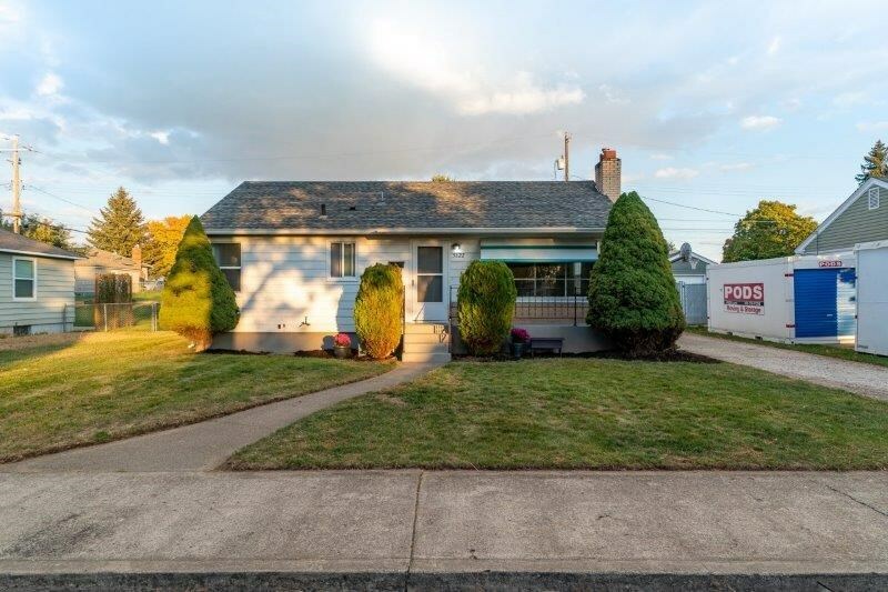 Property Photo: 5622 N C St WA 99205-7227