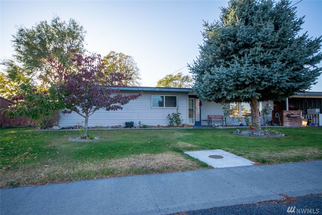 Property Photo:  539 Castle Dr  WA 98837 