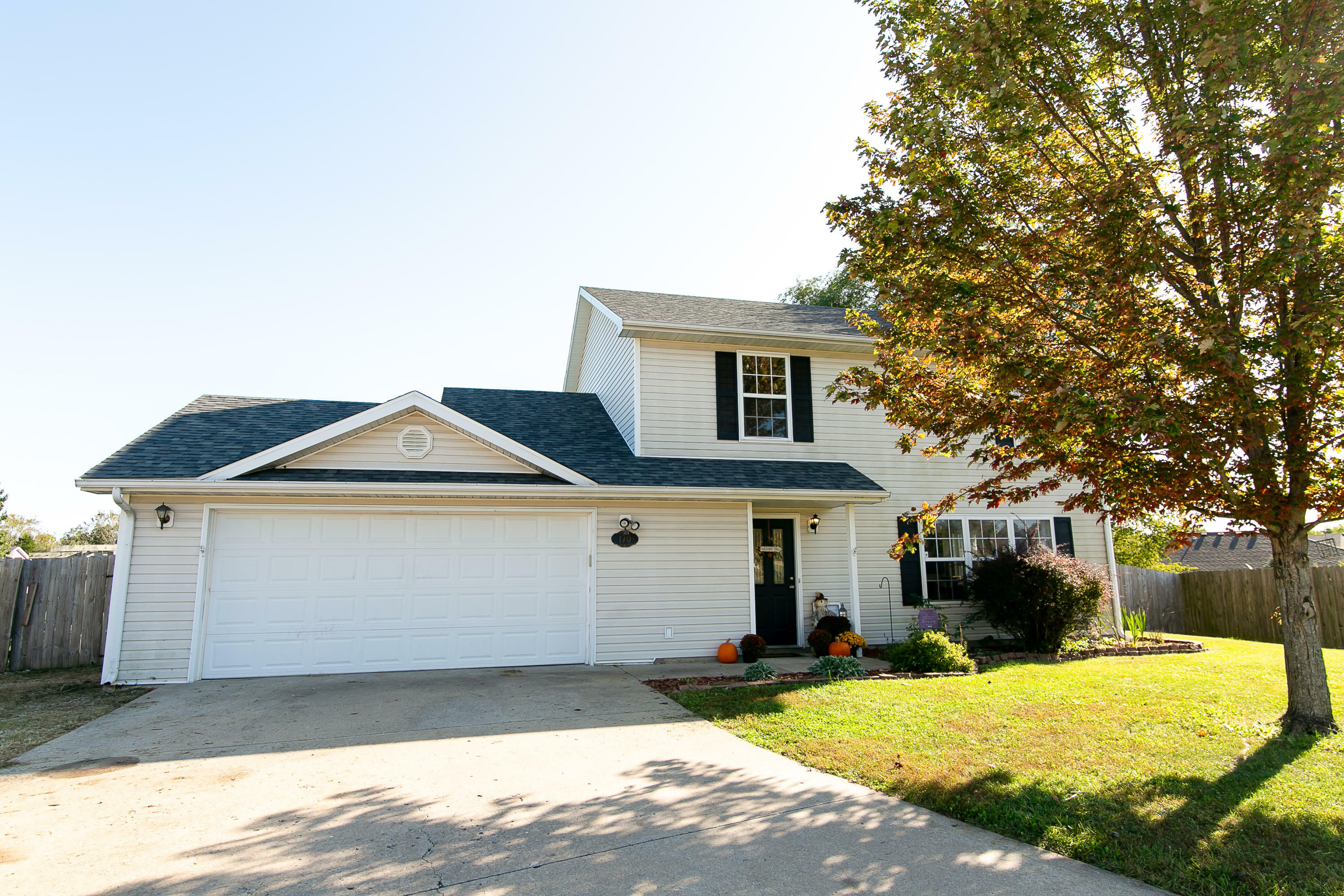 Property Photo: 170 E Crest Ct MO 65202