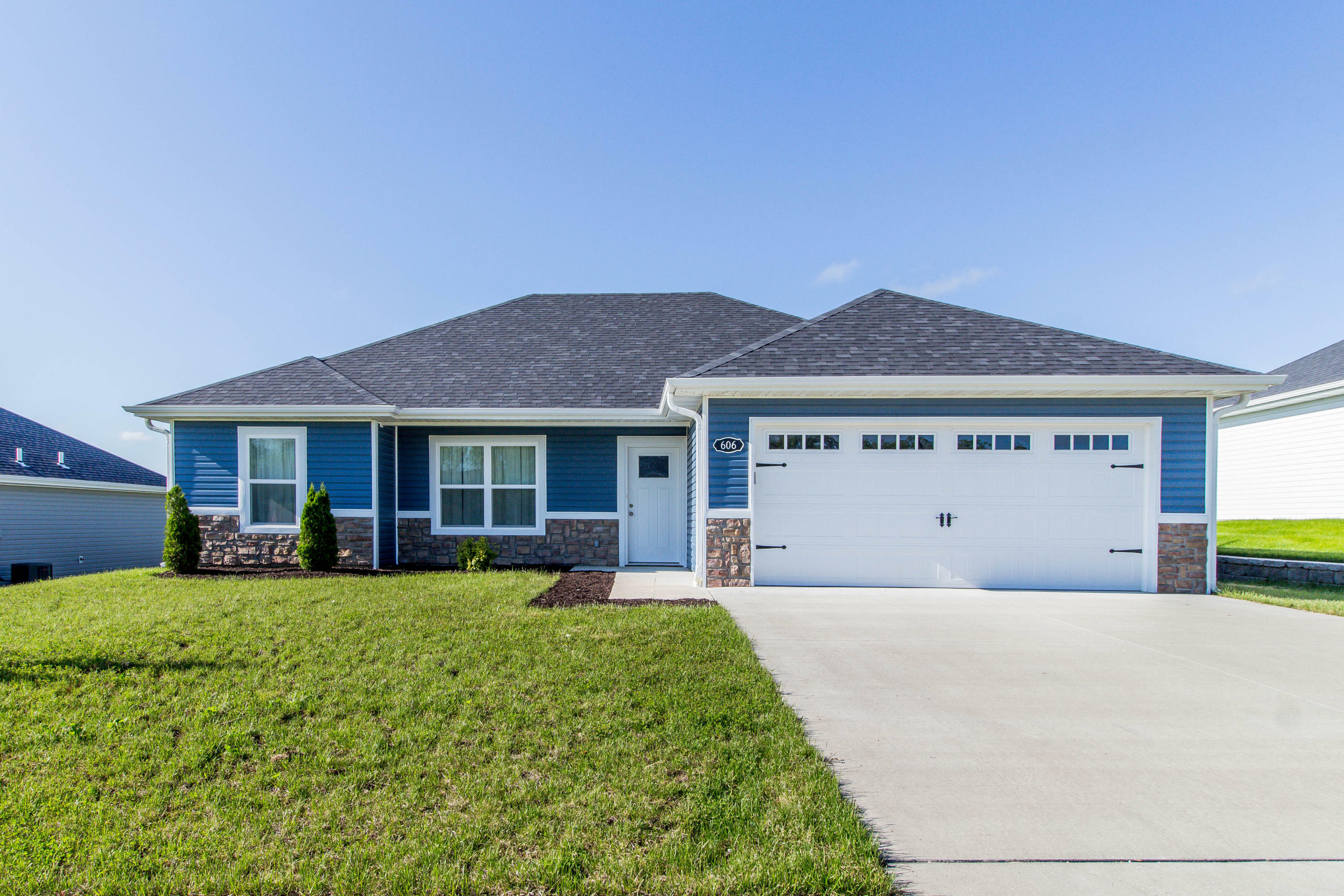 Property Photo: 606 Armitage Dr MO 65202
