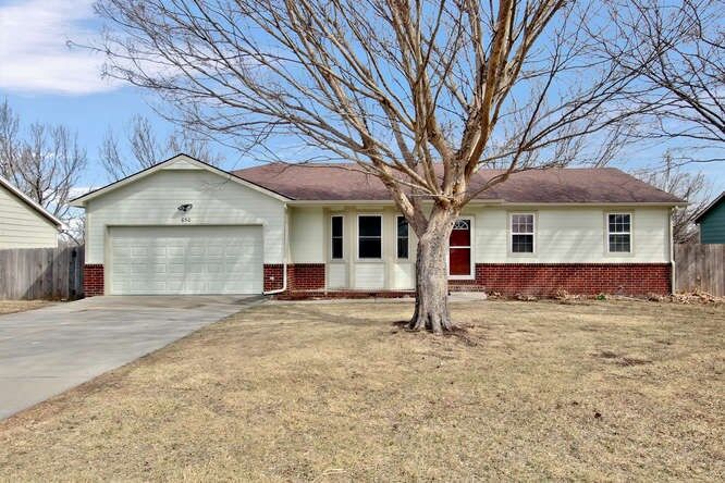 Property Photo: 650 Dublin Dr KS 67002