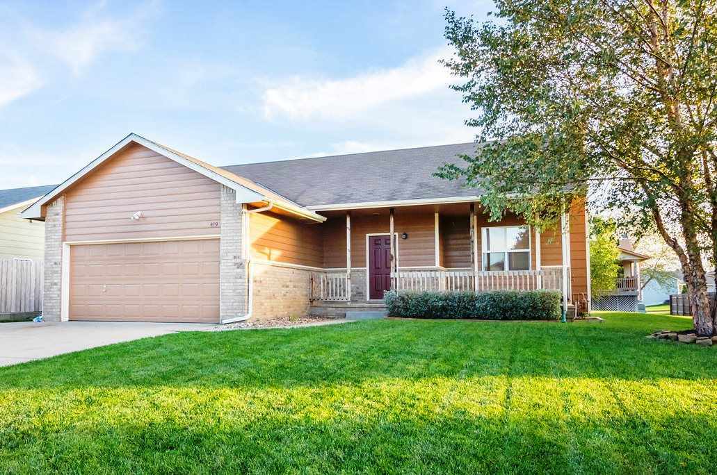 Property Photo:  419 E Myers Ct  KS 67110 