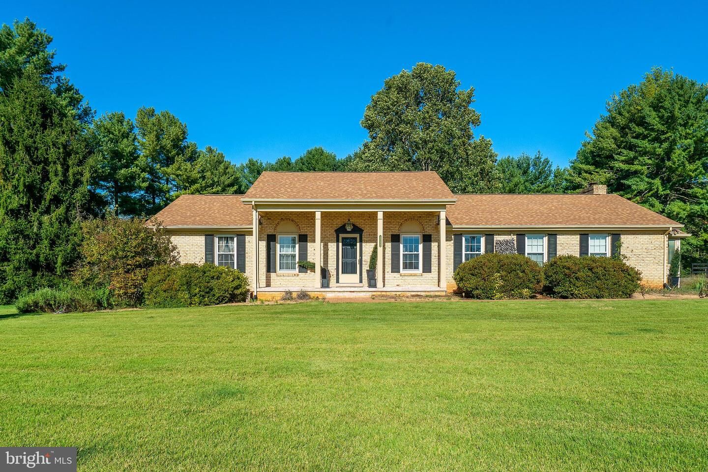 Property Photo: 4794 Dumfries Road VA 20119