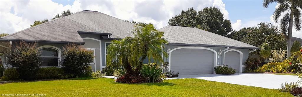 Property Photo:  2716 Pinewood Boulevard  FL 33870 