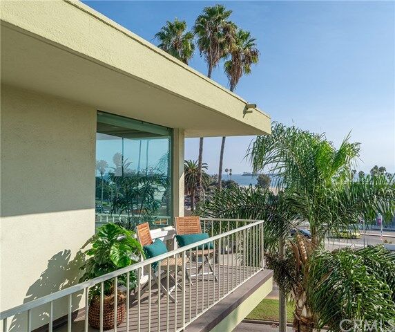 Property Photo: 3901 E Livingston Drive 404 CA 90803
