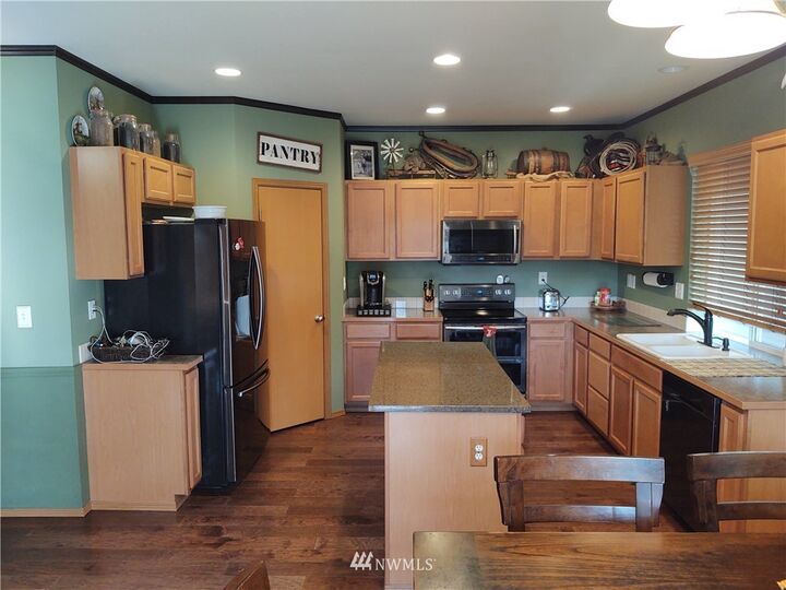 Property Photo:  18318  113th Avenue E  WA 98374 