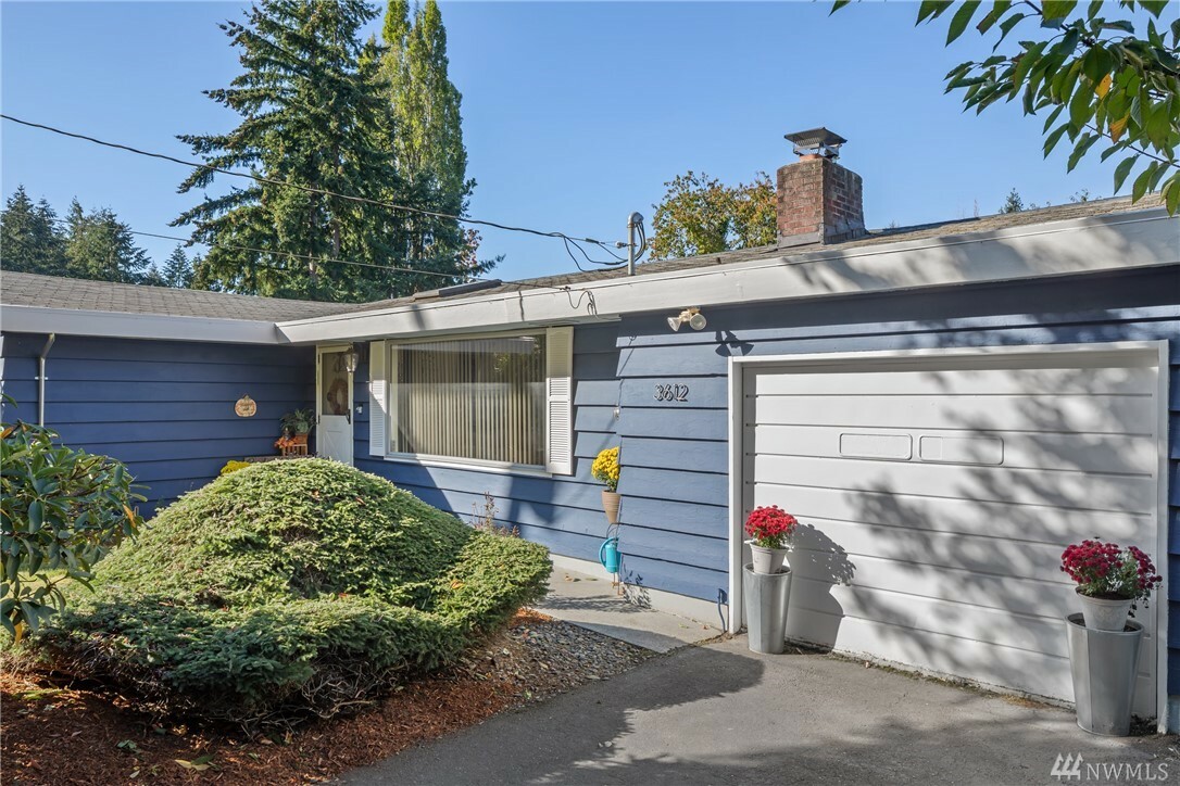 Property Photo:  3612 Crestview Dr W  WA 98466 