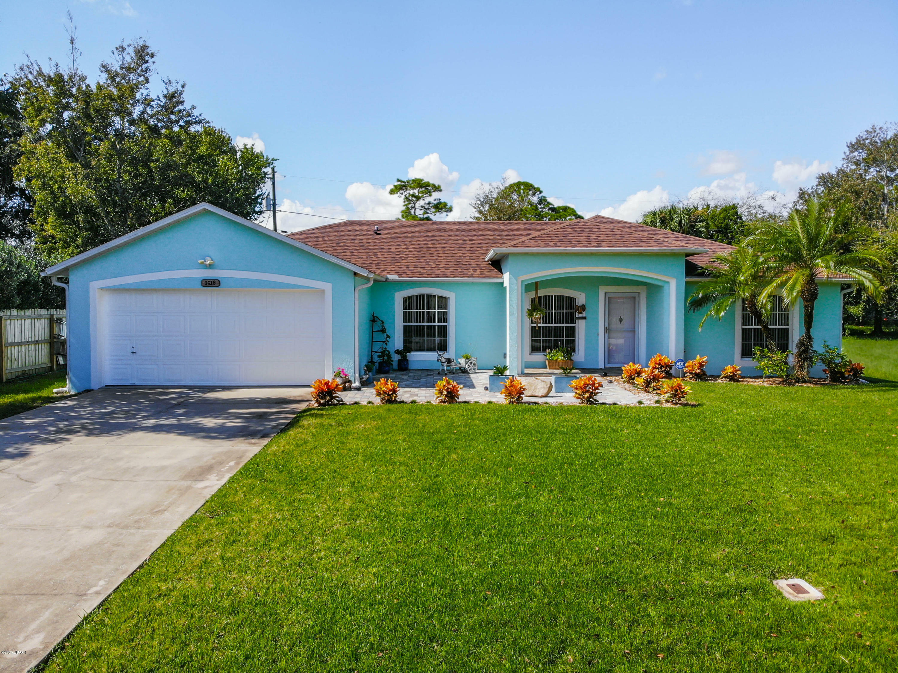 Property Photo:  1528 Sabal Palm Drive  FL 32132 