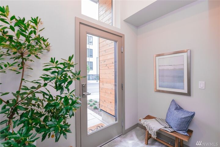 Property Photo:  738 Hanami Lane NE  WA 98110 