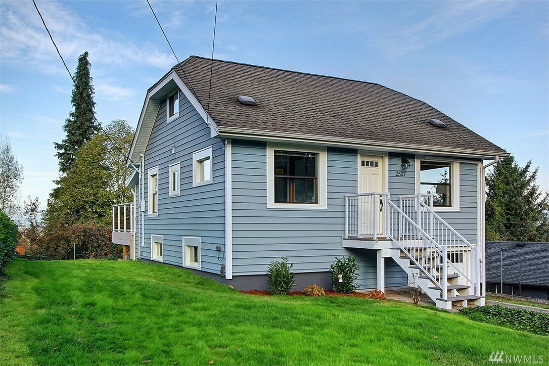 Property Photo:  2527 Lowell Rd  WA 98203 