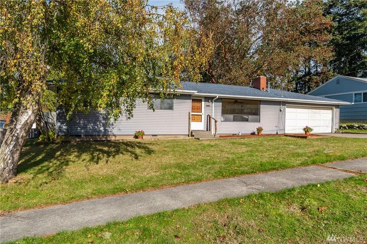 Property Photo: 1682 NE 9th Ave WA 98277