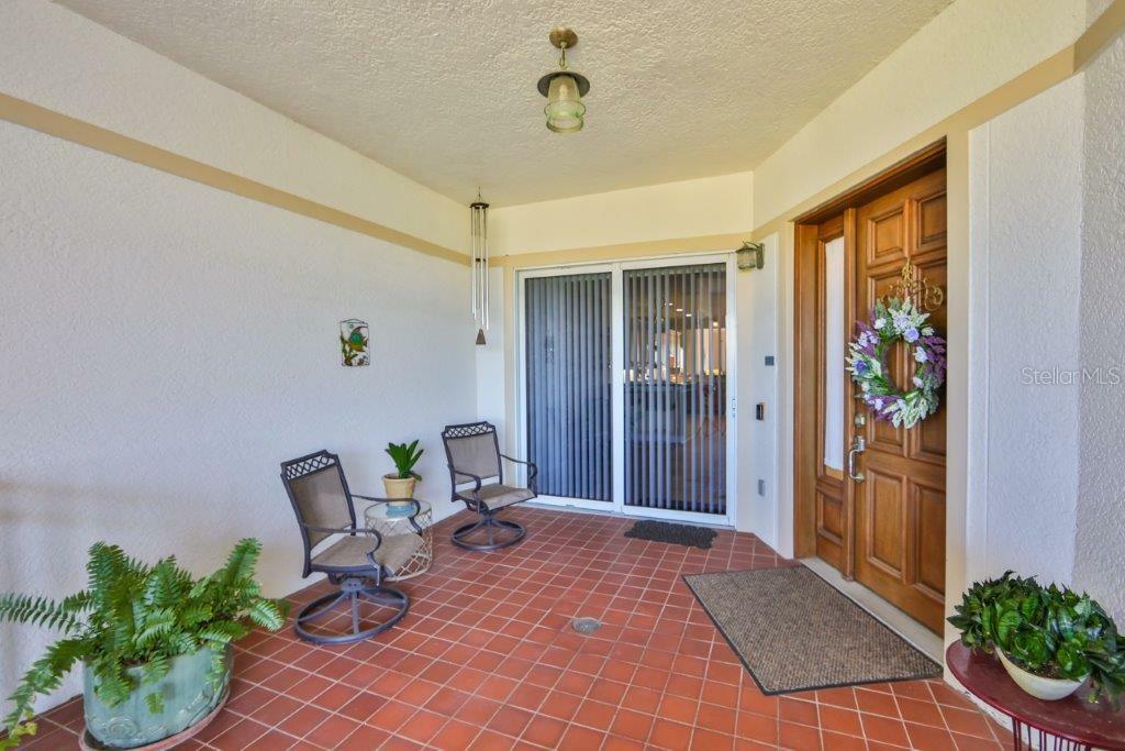 Property Photo:  1030 Bellasol Way 302  FL 33572 