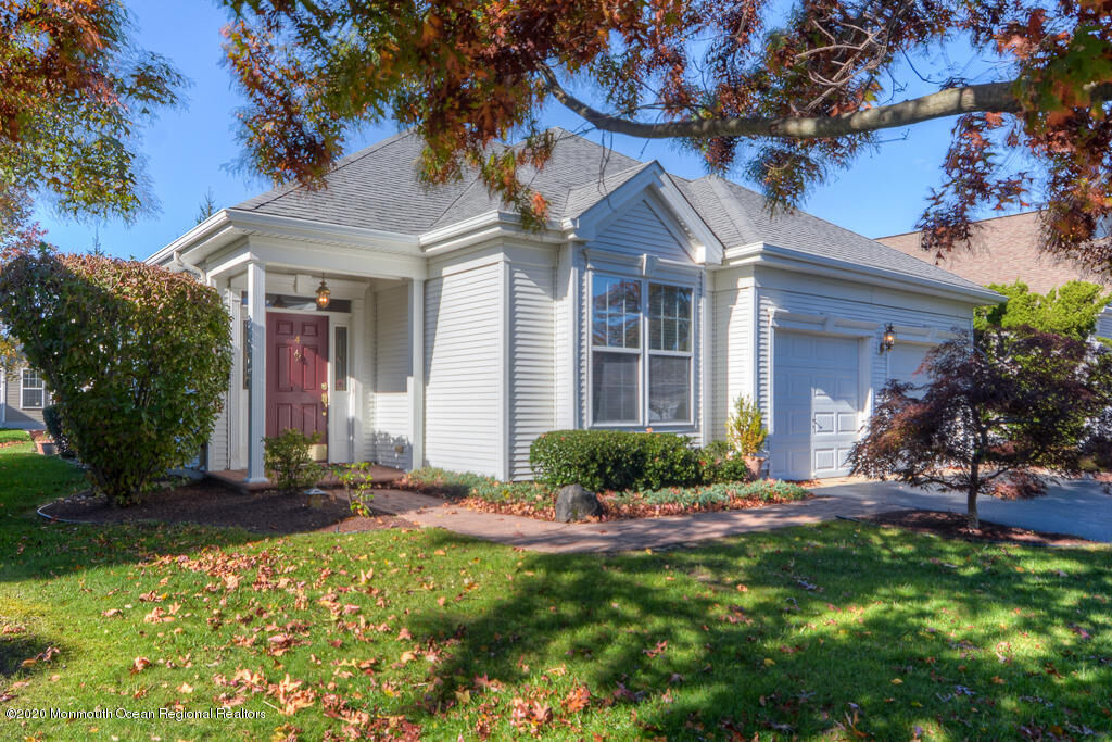 Property Photo:  4 Banstead Way  NJ 08527 