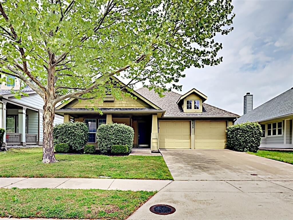 Property Photo: 9832 Meadow Rue Drive TX 75072