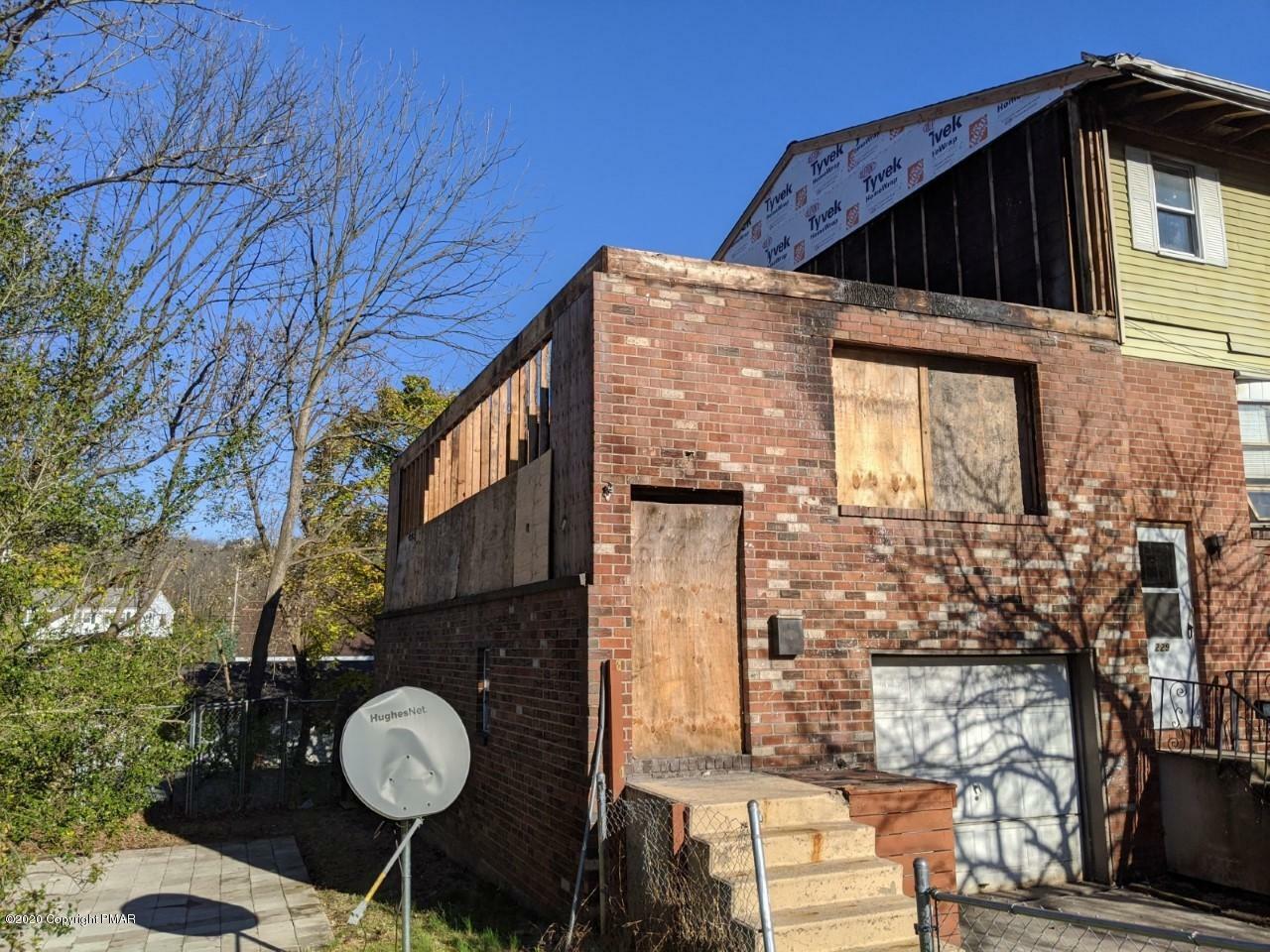 Property Photo:  231 Old Forge Drive  PA 18014 