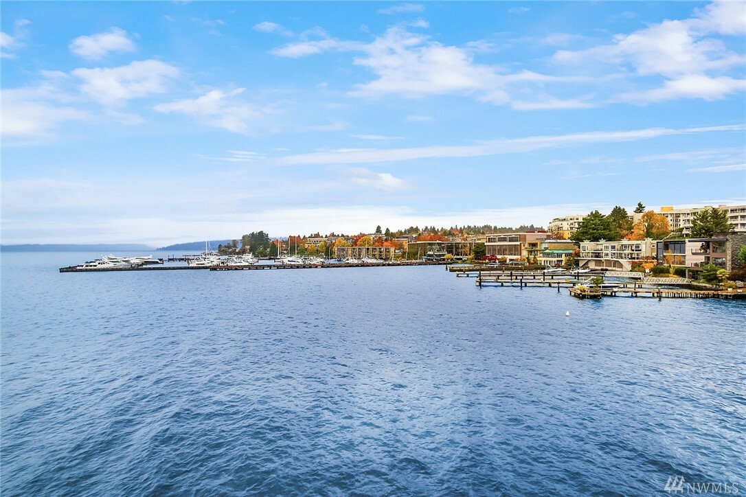 Property Photo: 515 Lake St S 305 WA 98033