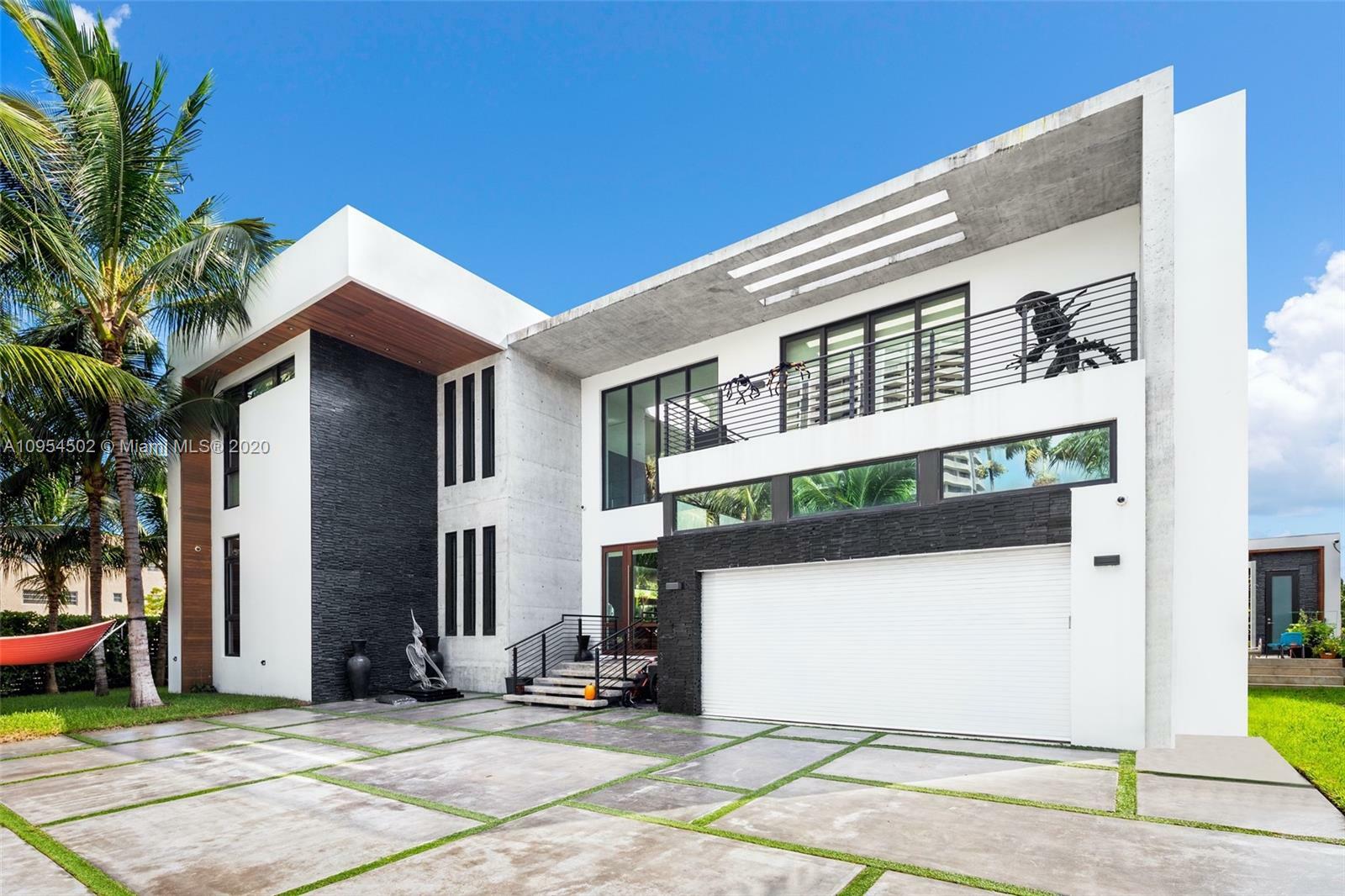Property Photo: 3462 NE 171st St FL 33160