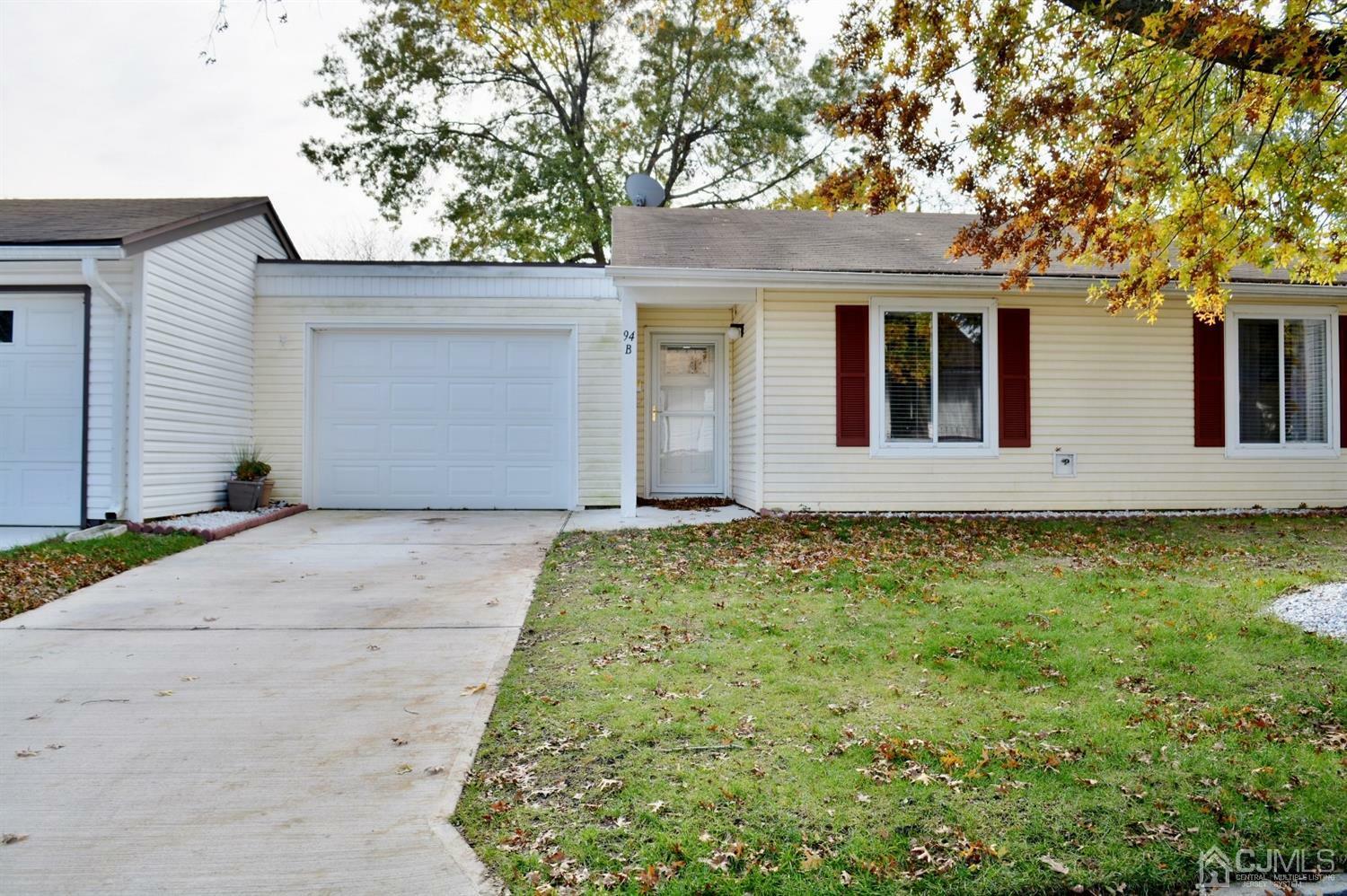 Property Photo: 94 Salix Plaza 94B NJ 08831