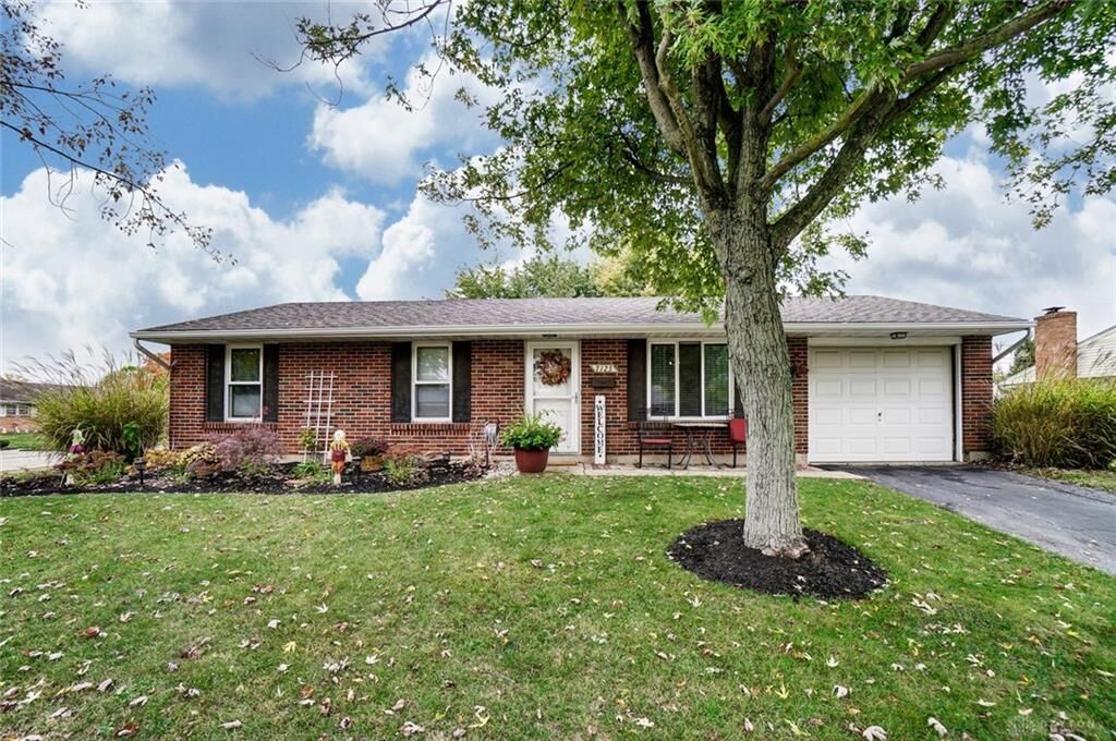 Property Photo: 7123 Mercedes Road OH 45424