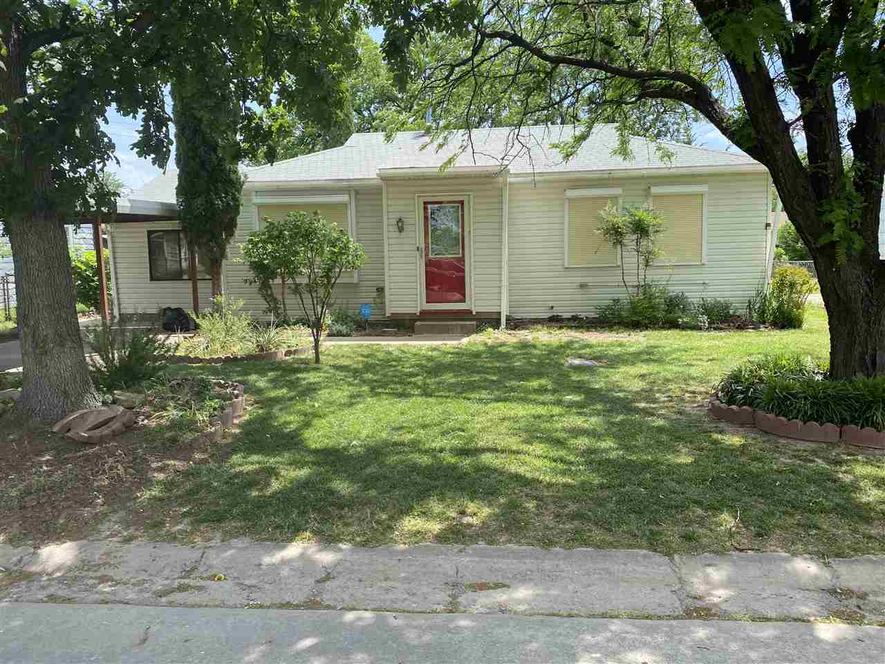 Property Photo:  206 SW 24th St  OK 73505 