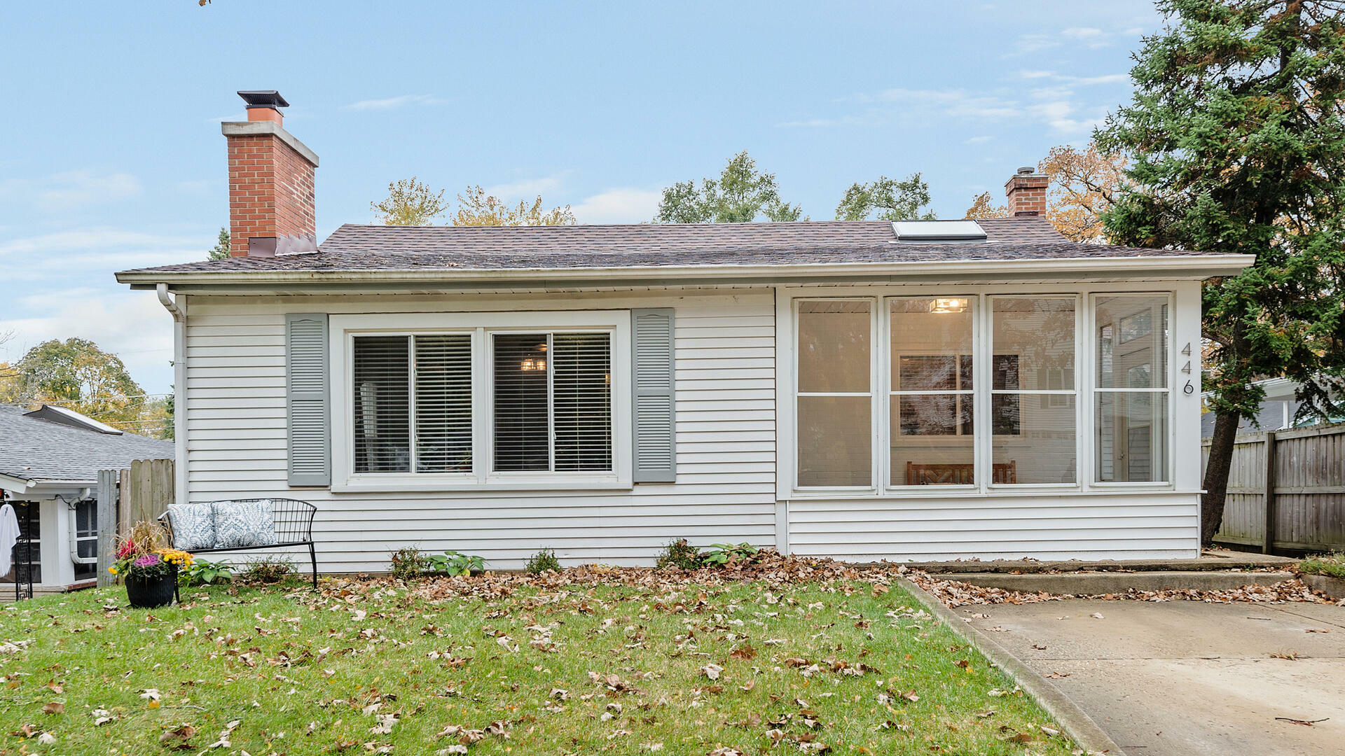 Property Photo: 446 Belleview Avenue IL 60185