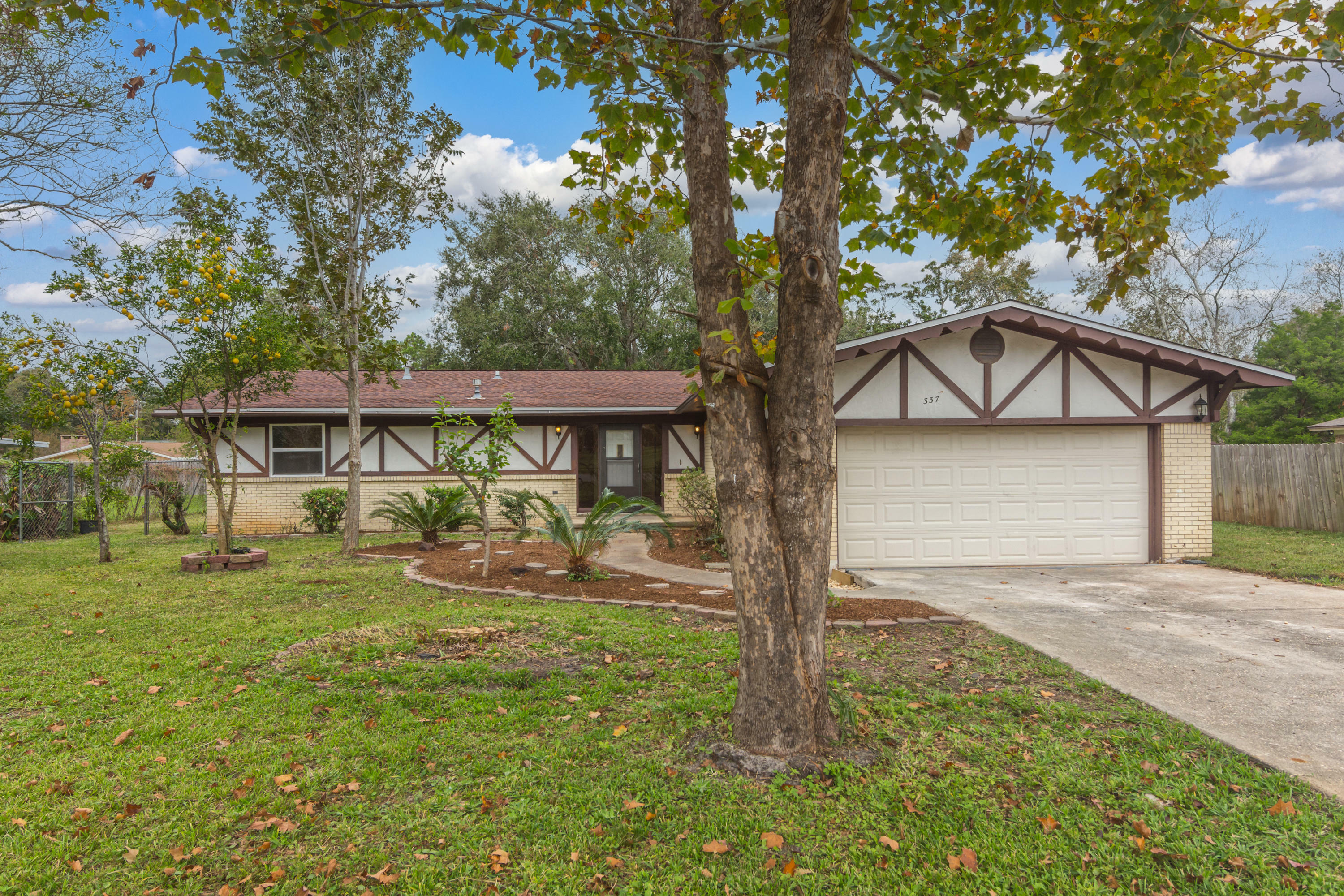 Property Photo:  337 Echo Circle  FL 32548 