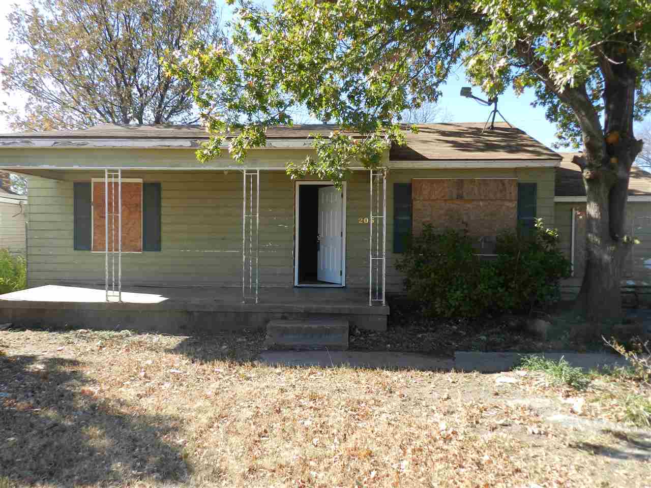 Property Photo:  205 SW 23rd Pl  OK 73505 