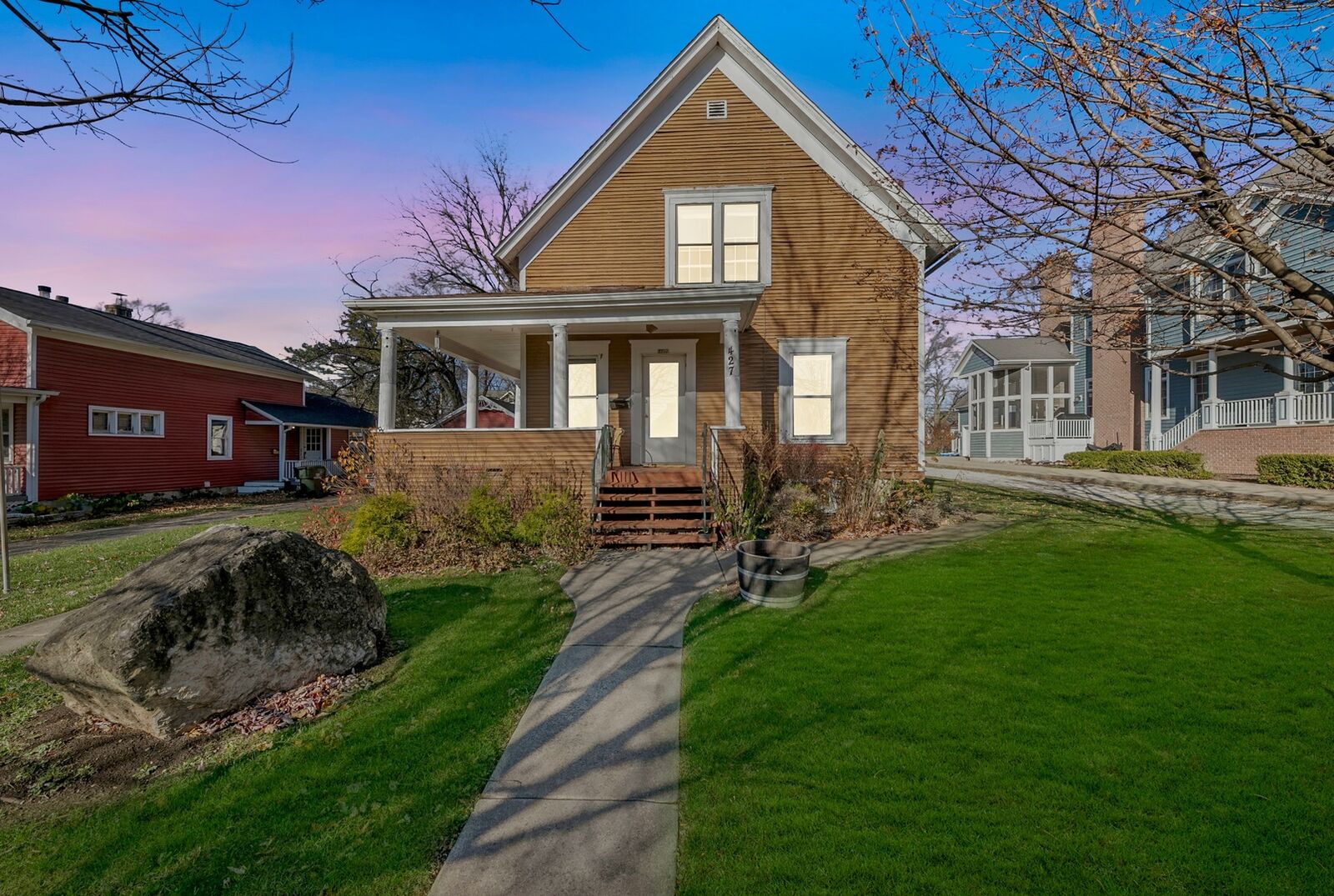 Property Photo:  427 W Jefferson Avenue 1  IL 60540 