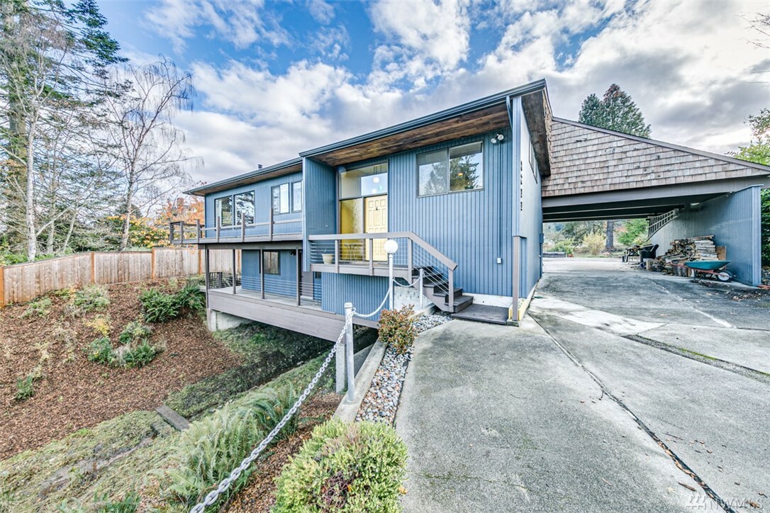 Property Photo:  3211 S Maple St  WA 98362 