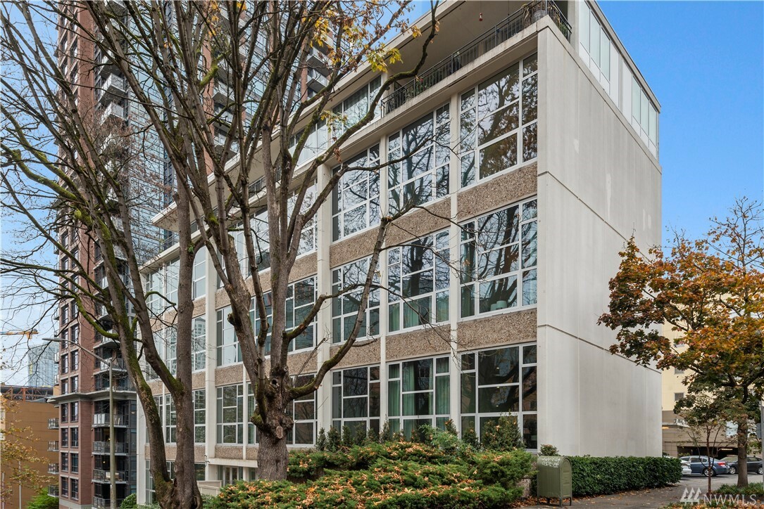 Property Photo:  1000 Union St 401  WA 98101 