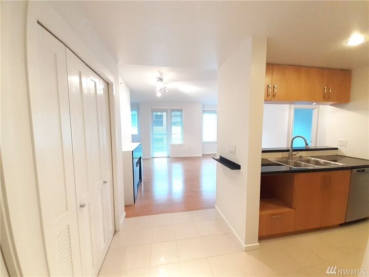 Property Photo:  2721 1st Ave 608  WA 98121 