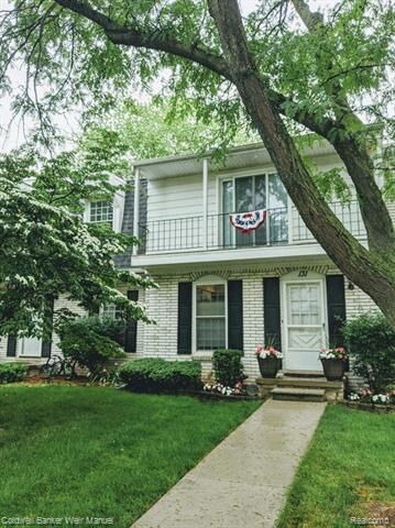 Property Photo:  131 Manor Way  MI 48309 
