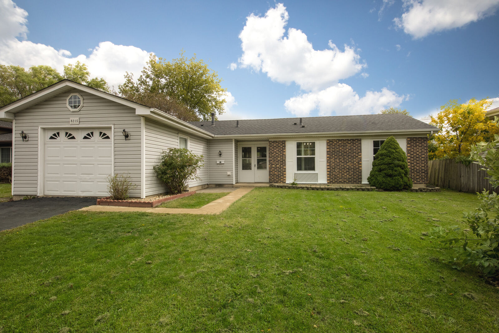 Property Photo: 8215 Kensington Lane IL 60133