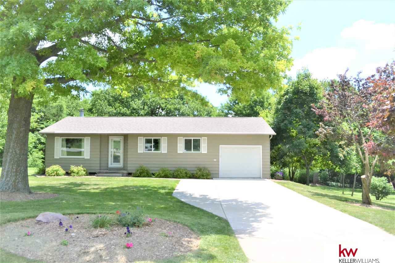Property Photo: 9713 Glen Oval NE 68048