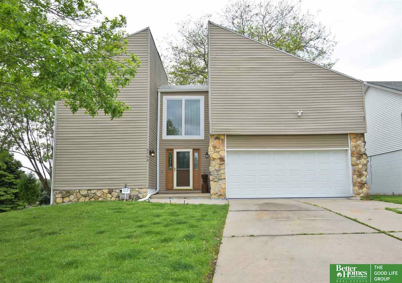 Property Photo:  2106 N 113th  NE 68164 