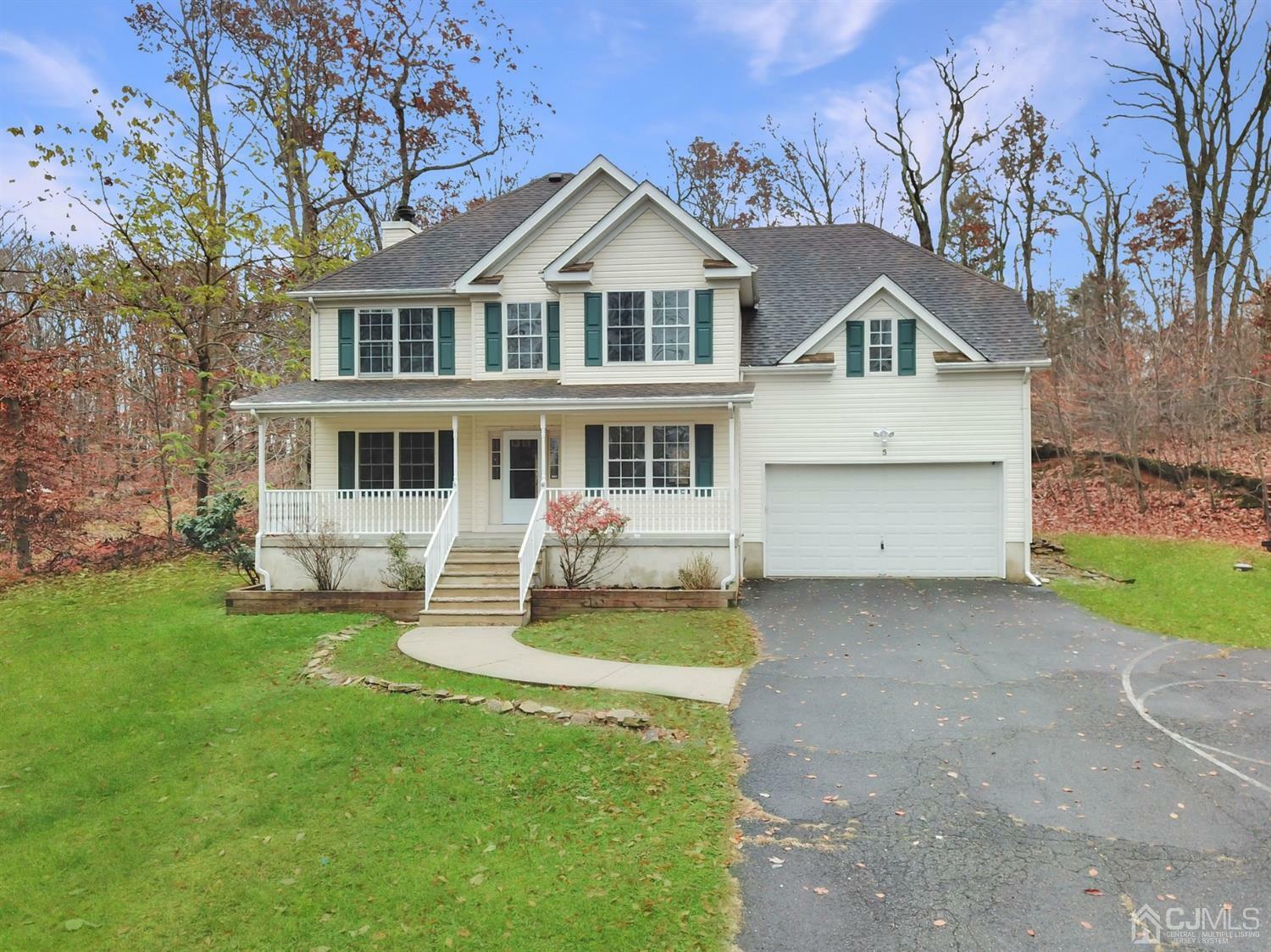 Property Photo:  5 Homestead Lane  NJ 08852 