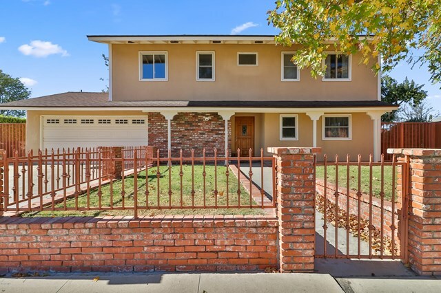 Property Photo:  2079 Hercules Court  CA 93065 