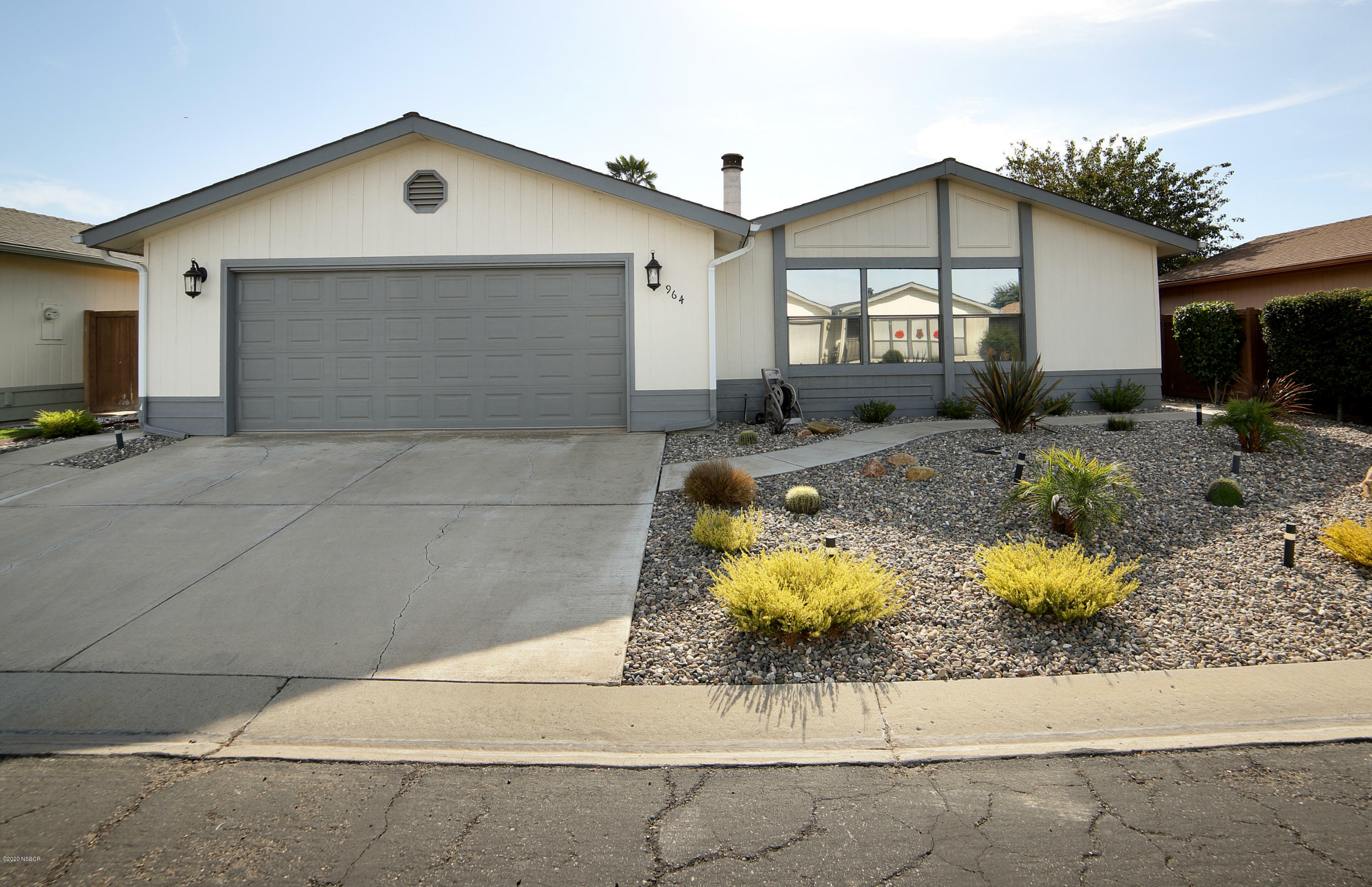 Property Photo:  964 Bluejay Drive  CA 93455 