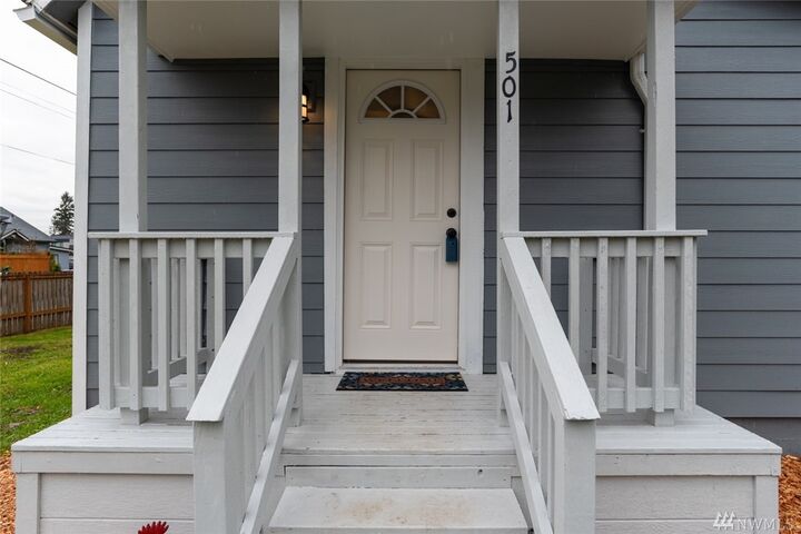 Property Photo: 501 N Cherry St WA 98233