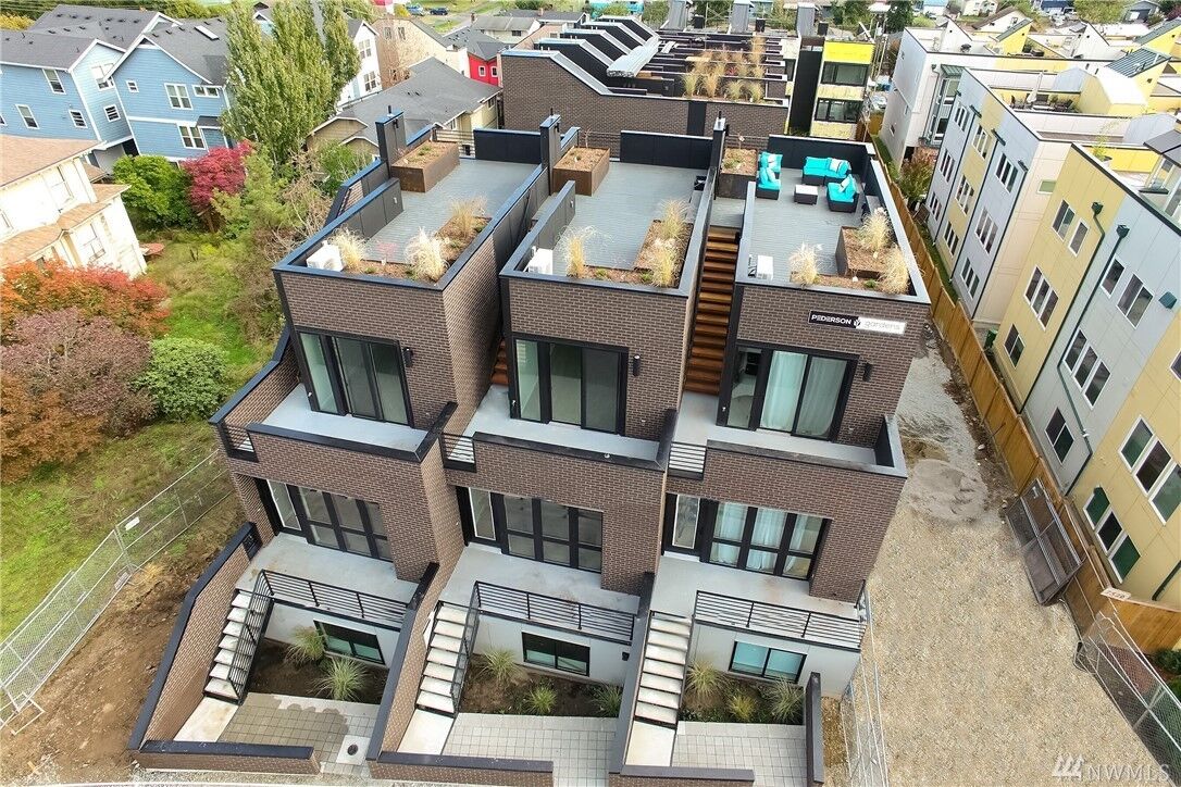 Property Photo: 7520 B 43rd Ave S WA 98118