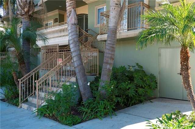 Property Photo:  12606 Burbank Boulevard 4  CA 91607 