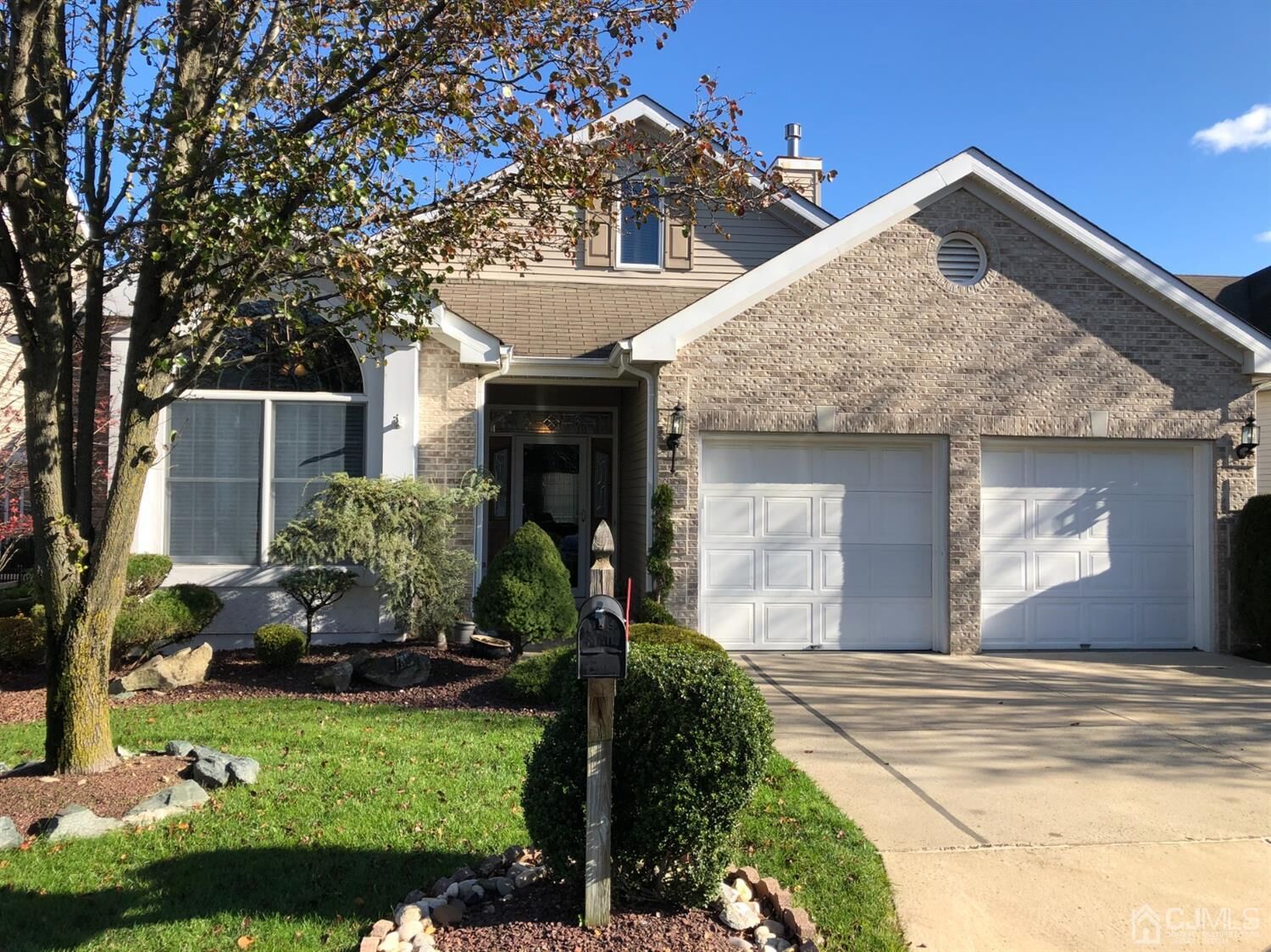 Property Photo:  28 Sherwood Drive  NJ 08831 
