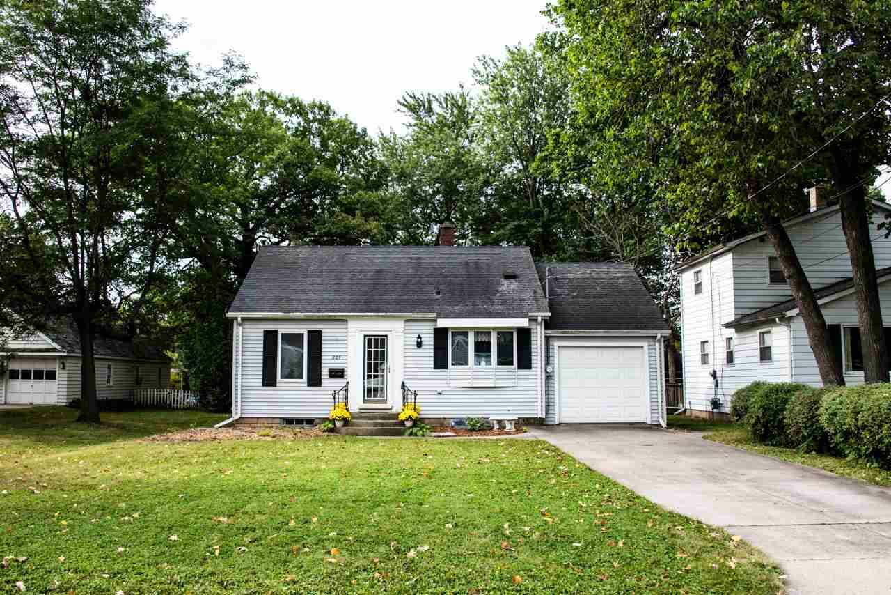 Property Photo:  825 East Cecil Street  WI 54956 