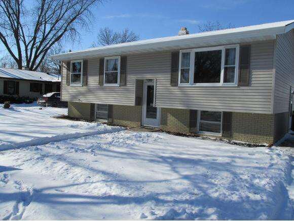 Property Photo:  2407 S East St  WI 54915-4824 