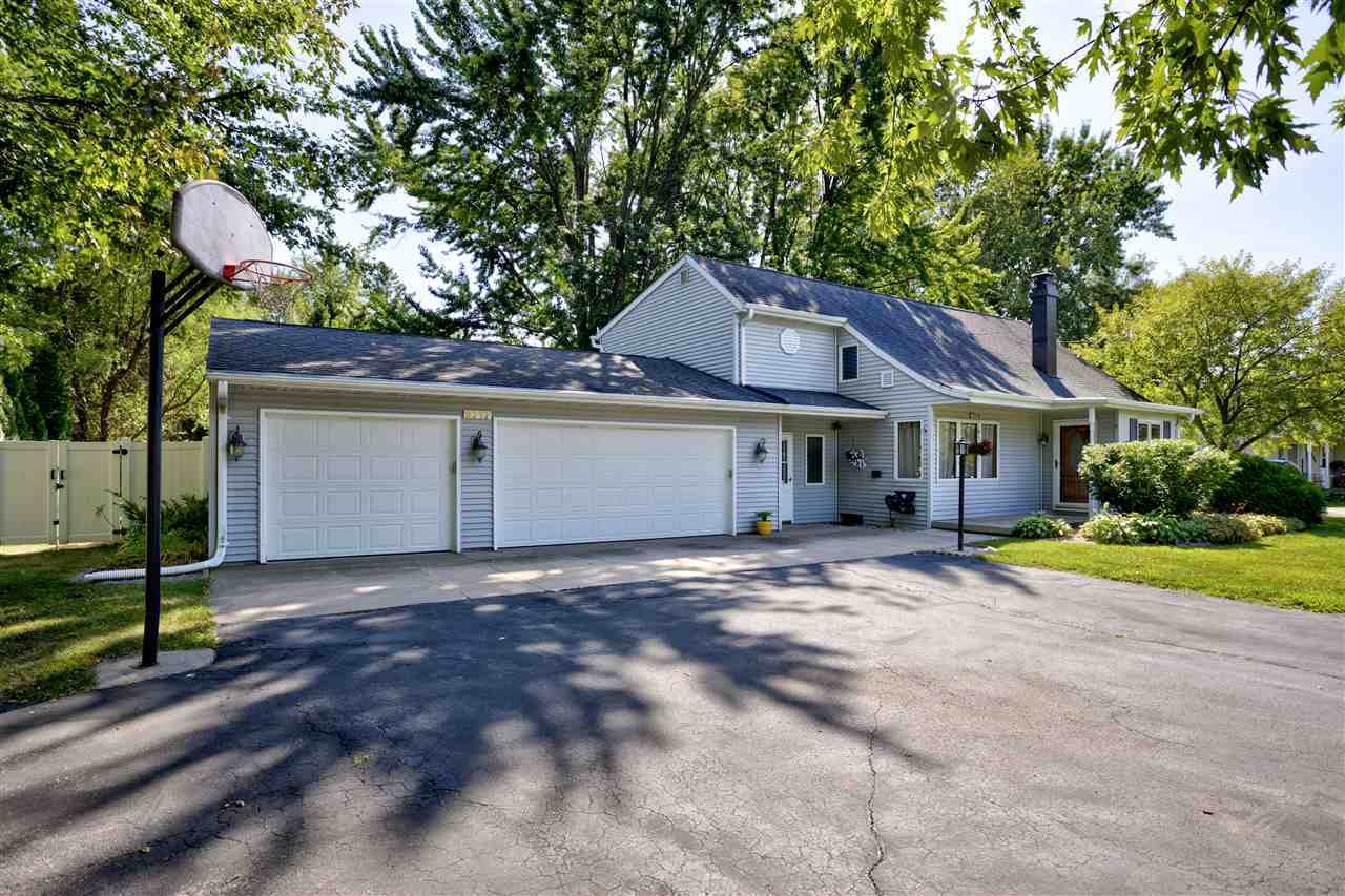 Property Photo:  2717 W Capitol Drive  WI 54914-6604 