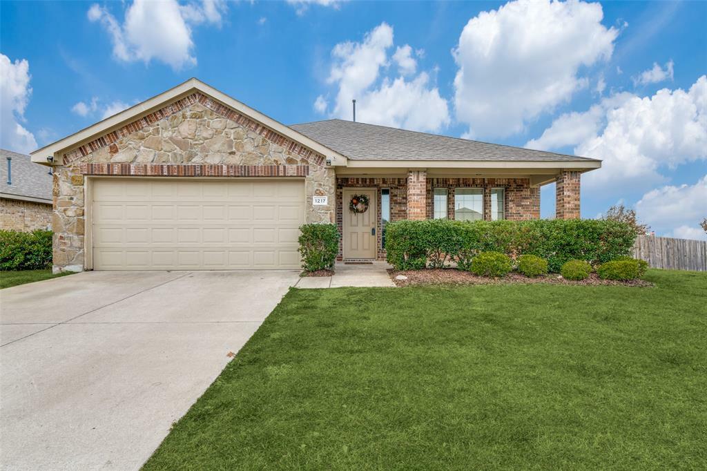 Property Photo: 1217 Bent Tree Road TX 75189