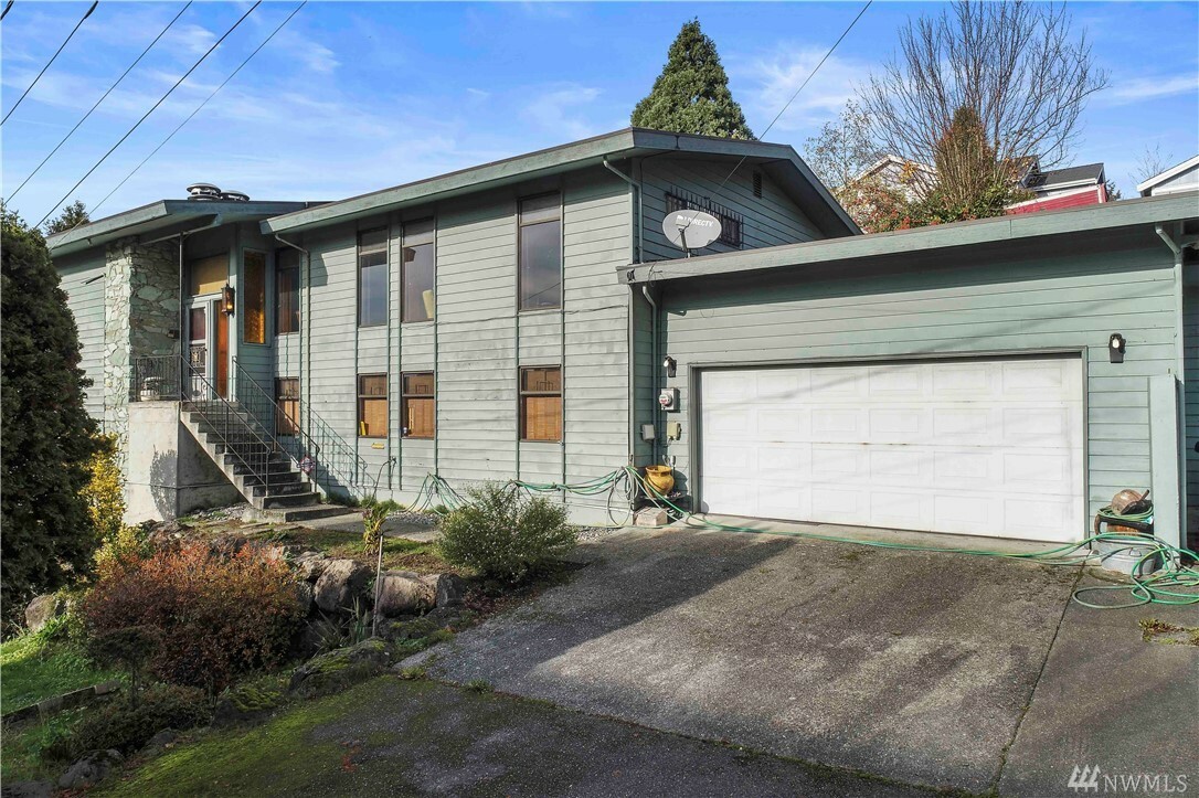 Property Photo:  2218 28th Ave S  WA 98144 